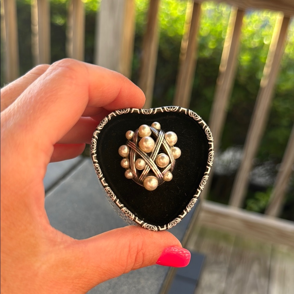Elegant Silver Pearl Brighton Ring